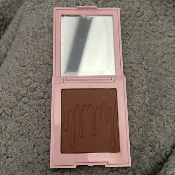 Kylie Jenner Beauty Pressed Bronzing Powder Bronzer Contour Tawny Mami 11g .39oz - Picture 4 of 4